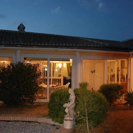 Der Thron Von - Sorpresa Villa
